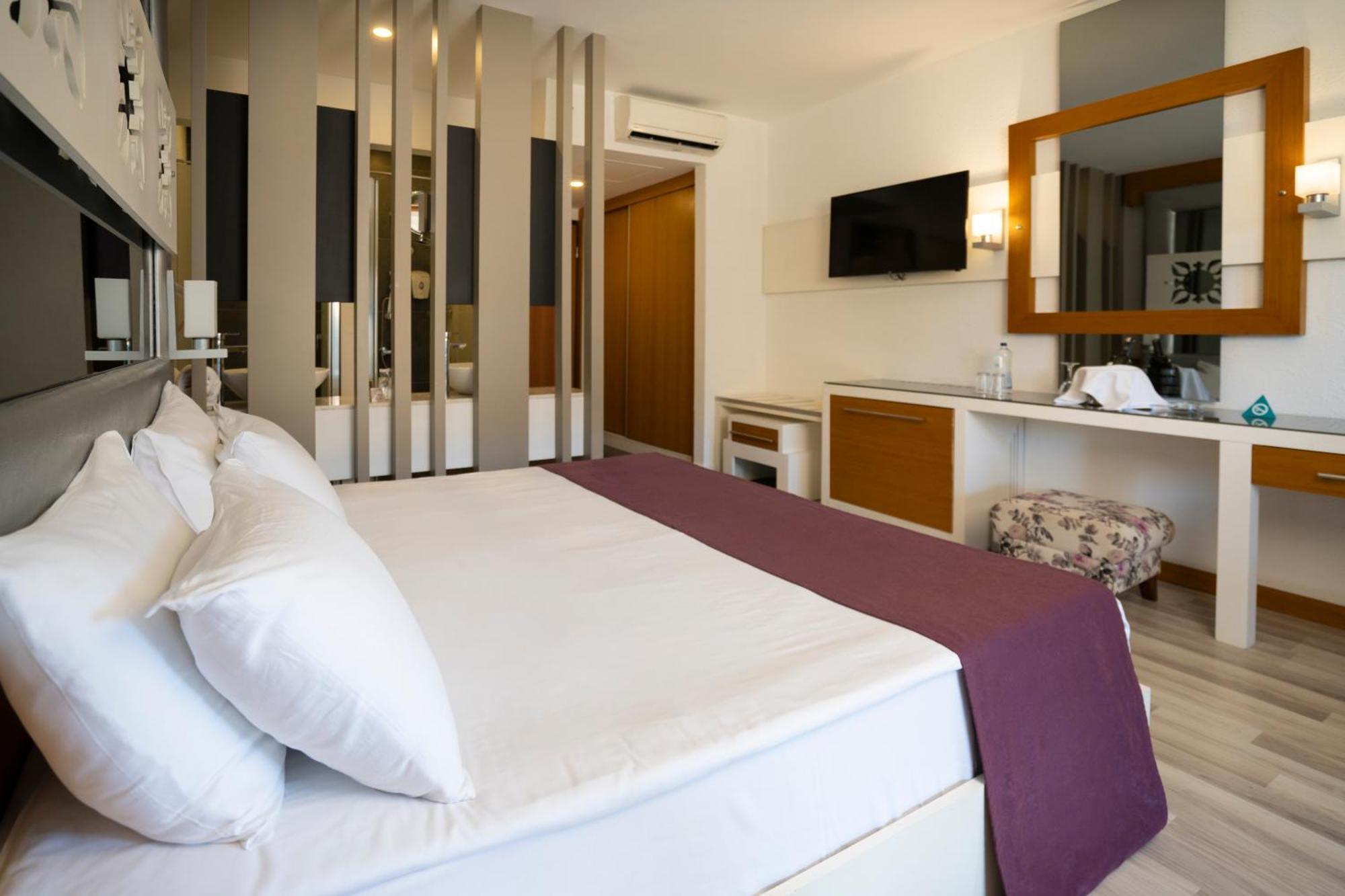Flora Garden Beach Hotel - Adults Only 16 Plus - Couples Concept Kızılot Dış mekan fotoğraf