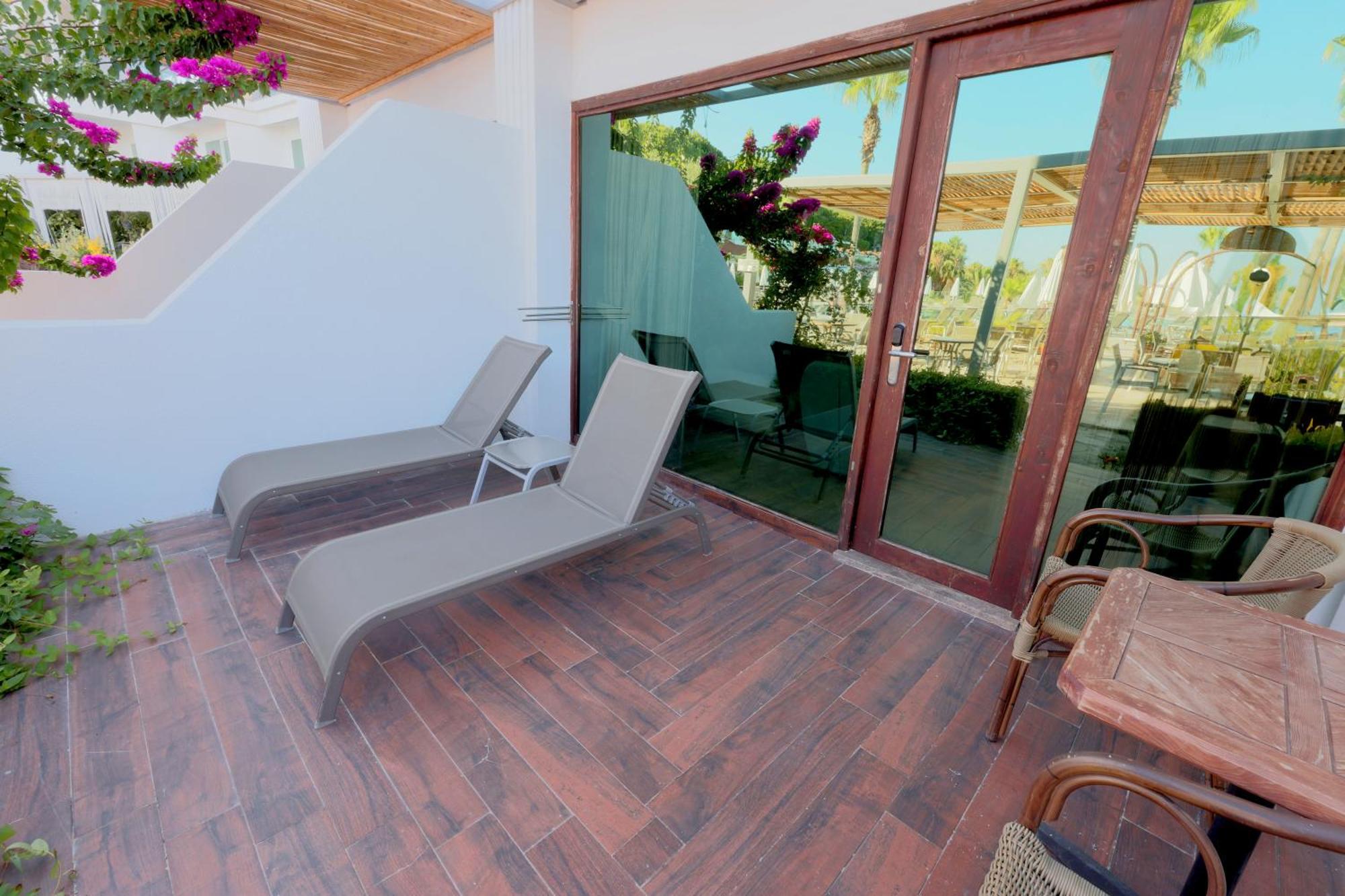 Flora Garden Beach Hotel - Adults Only 16 Plus - Couples Concept Kızılot Dış mekan fotoğraf