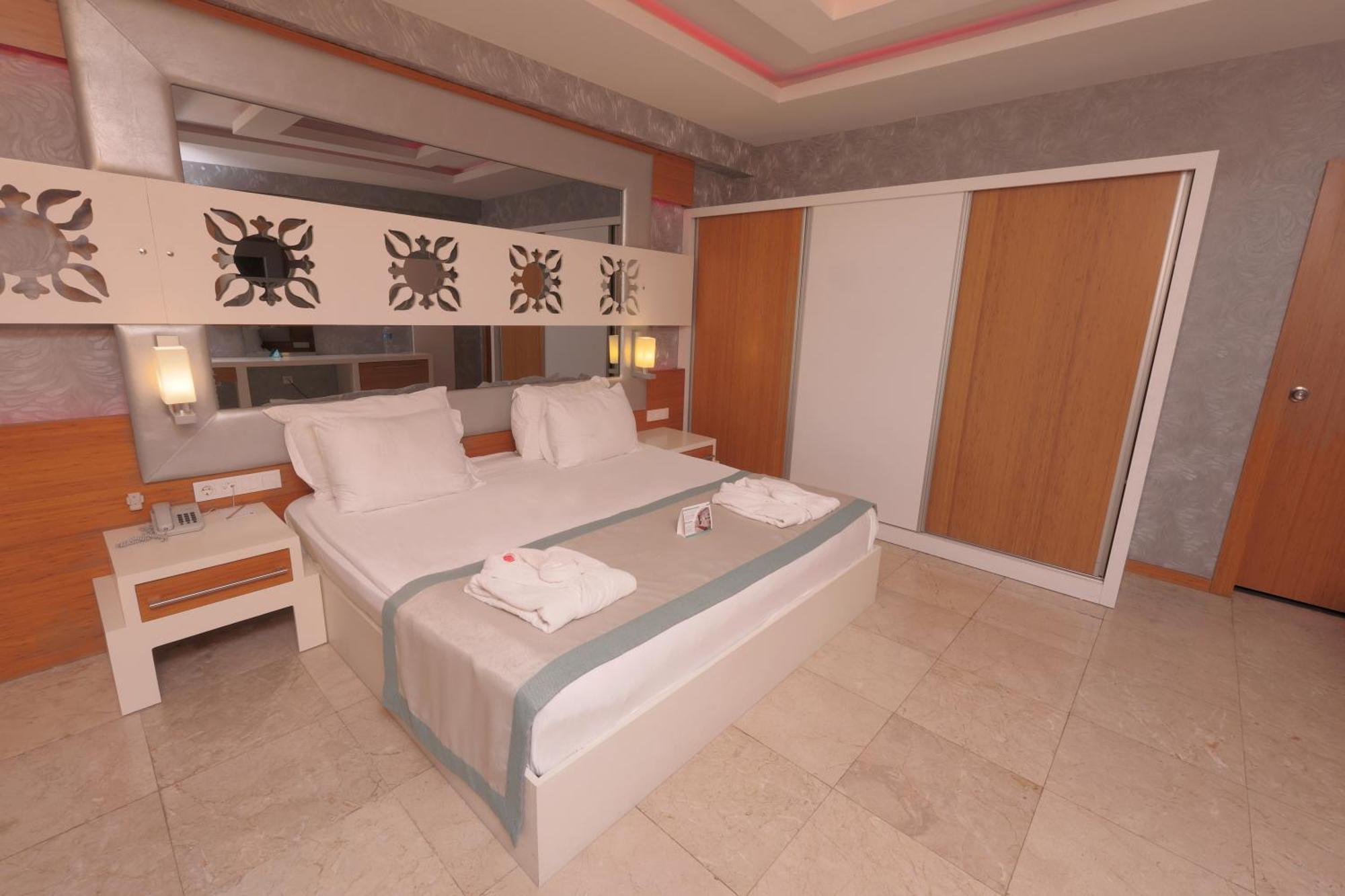 Flora Garden Beach Hotel - Adults Only 16 Plus - Couples Concept Kızılot Dış mekan fotoğraf