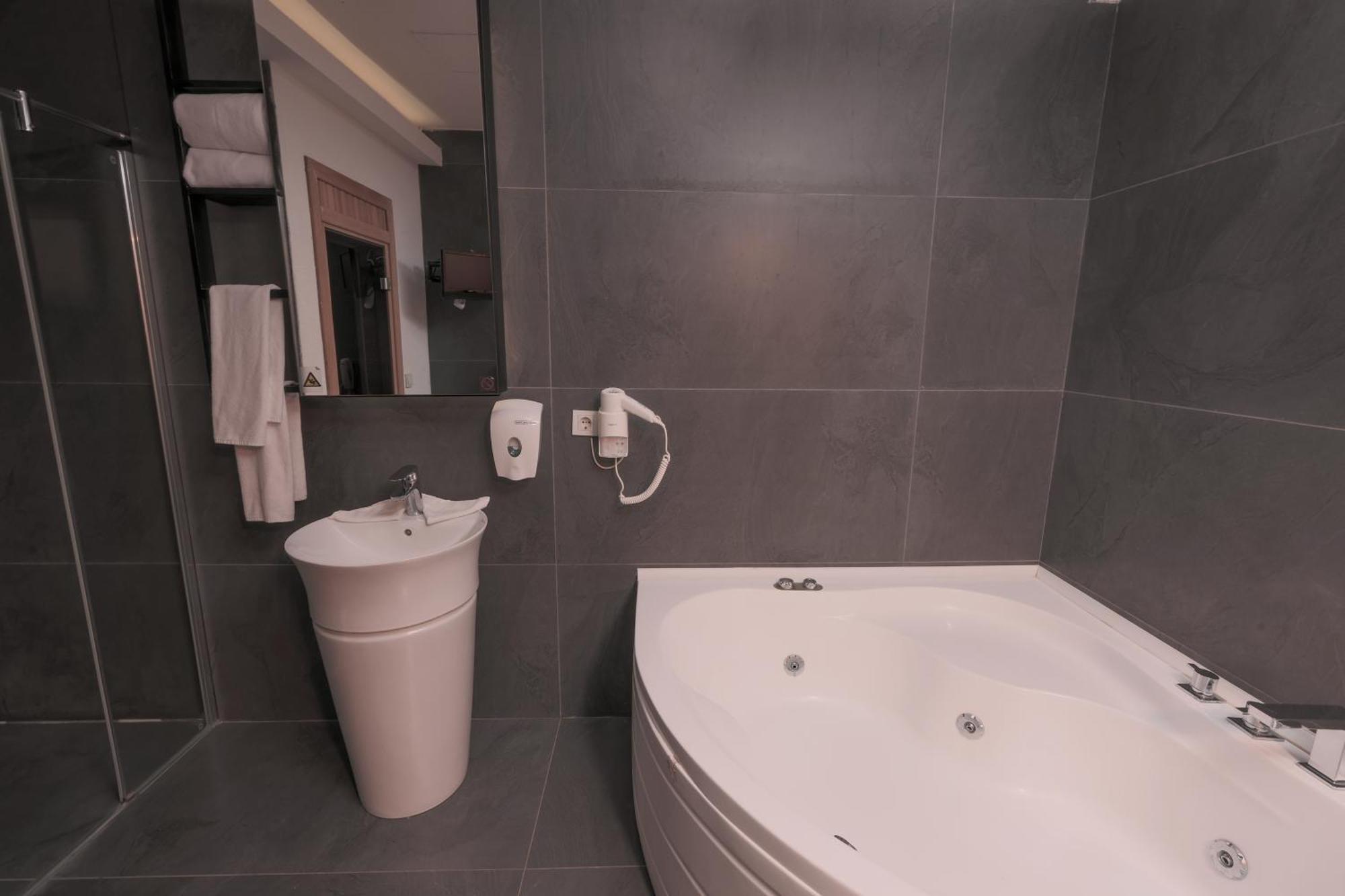 Flora Garden Beach Hotel - Adults Only 16 Plus - Couples Concept Kızılot Dış mekan fotoğraf